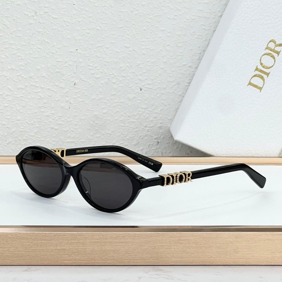 Elegant Women’s Sunglasses