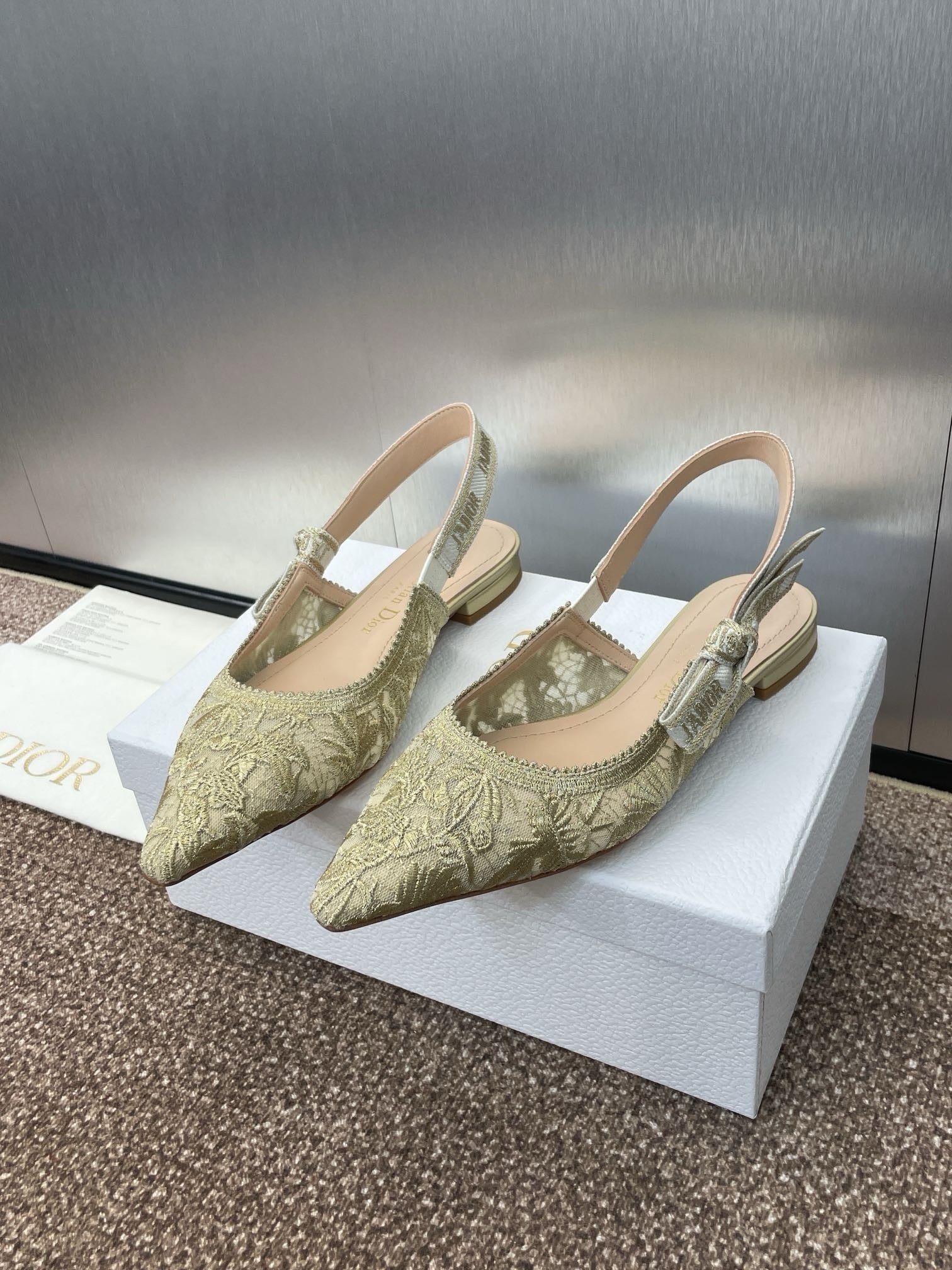 Women's Velora Shine Single Strap Sandals